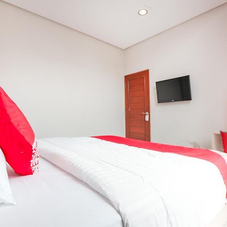 Oyo 148 Cempaka Place Homestay Yakarta Exterior foto