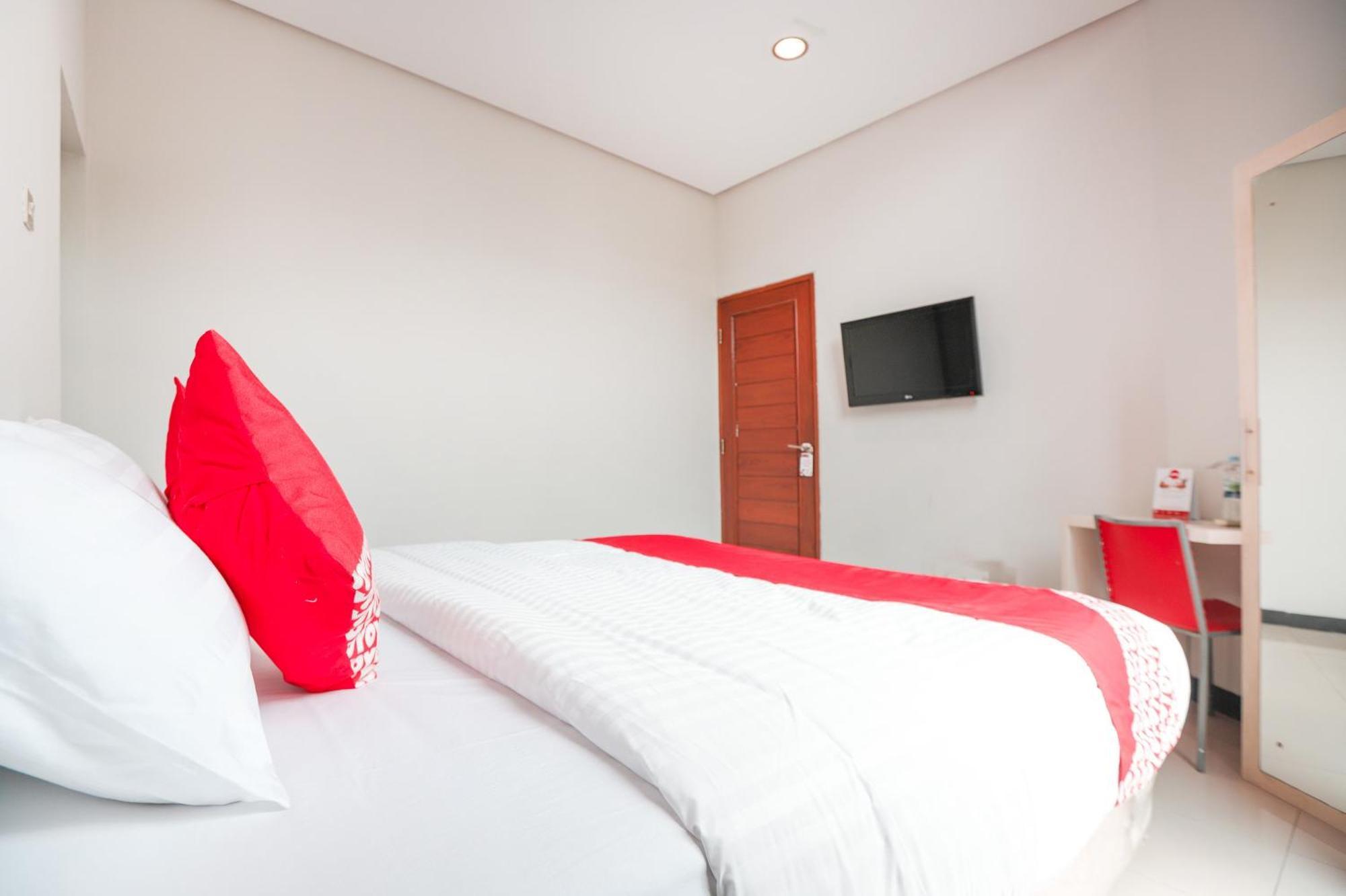 Oyo 148 Cempaka Place Homestay Yakarta Exterior foto