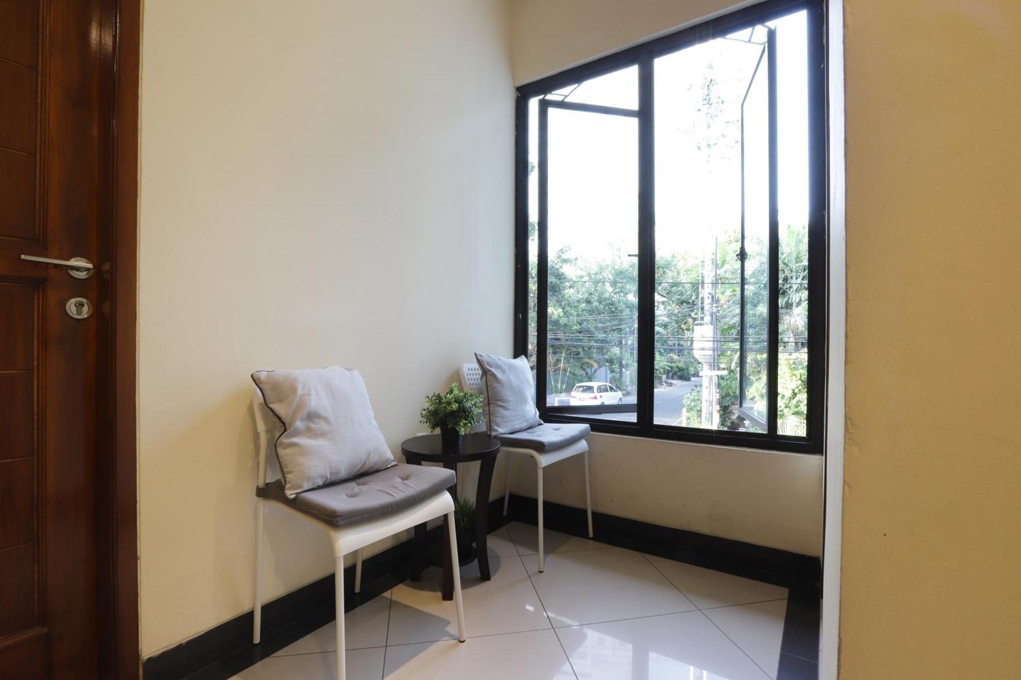 Oyo 148 Cempaka Place Homestay Yakarta Exterior foto