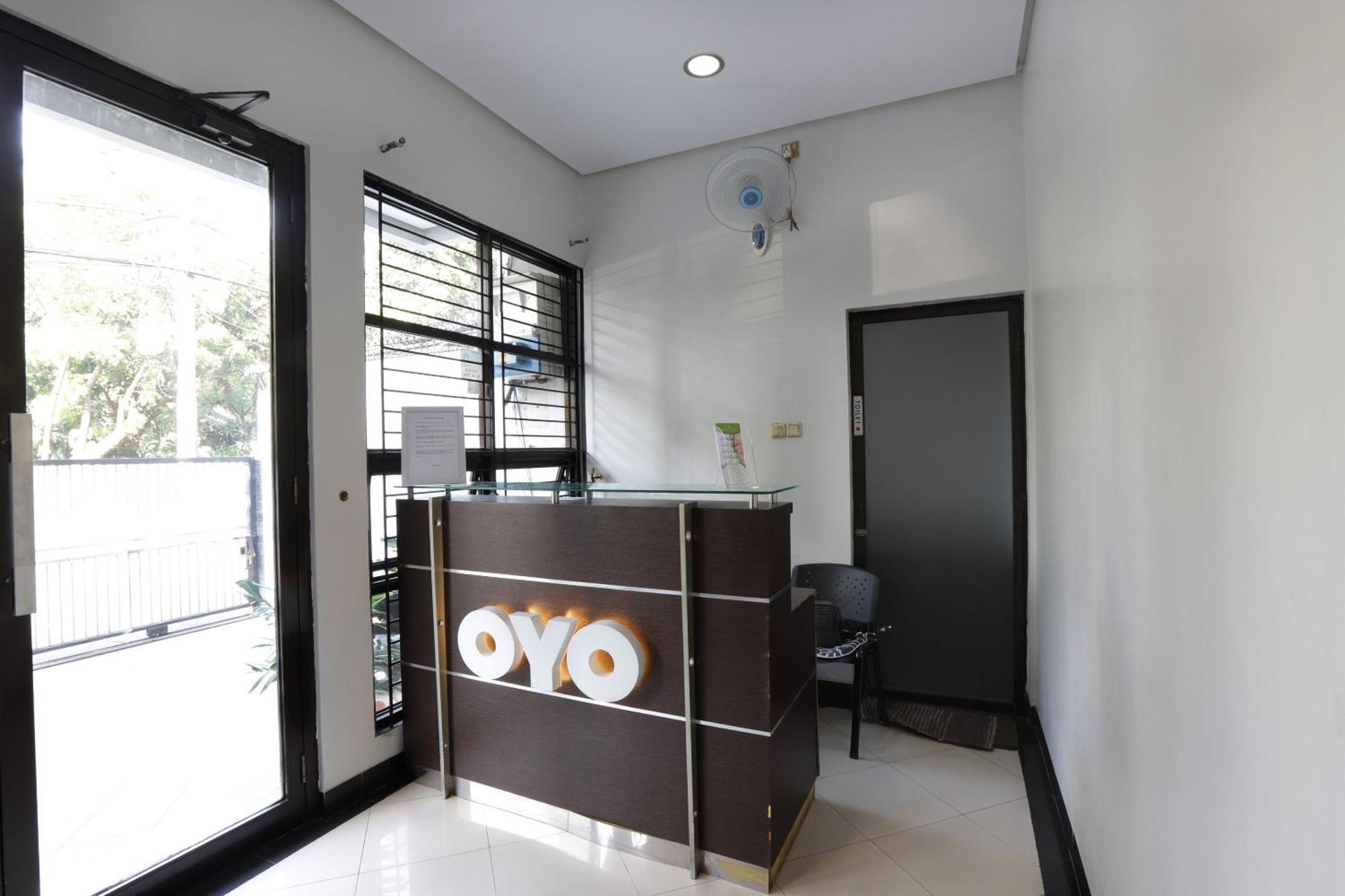 Oyo 148 Cempaka Place Homestay Yakarta Exterior foto